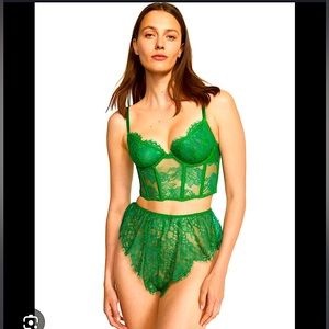 VICTORIA'S SECRET
Lace Corset Top Shortie Set